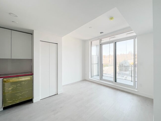 Building Photo - 901 Lougheed Hwy.