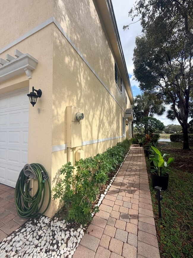 Building Photo - 7644 Foxcroft Ln