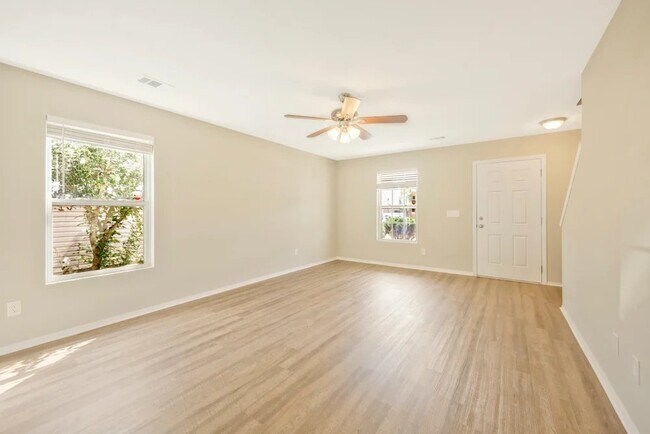 Foto del edificio - 2888 Creekbend Dr
