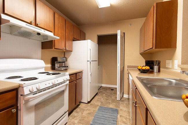 Building Photo - Highland Manor