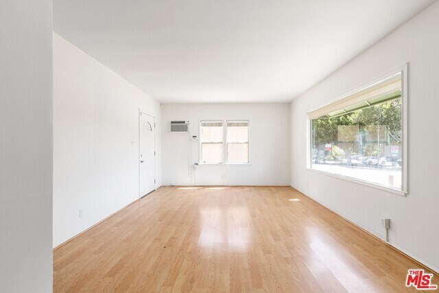 Building Photo - 1822 Hillhurst Ave