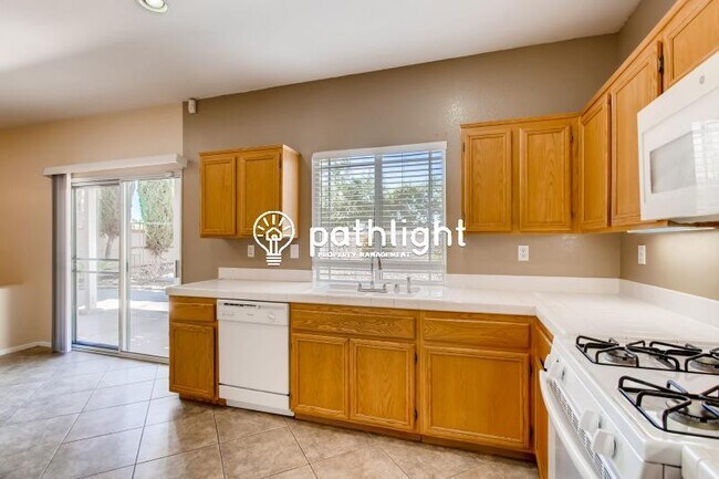 Building Photo - 756 Avenida Abeja