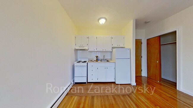 Foto del edificio - 182 N Beacon St