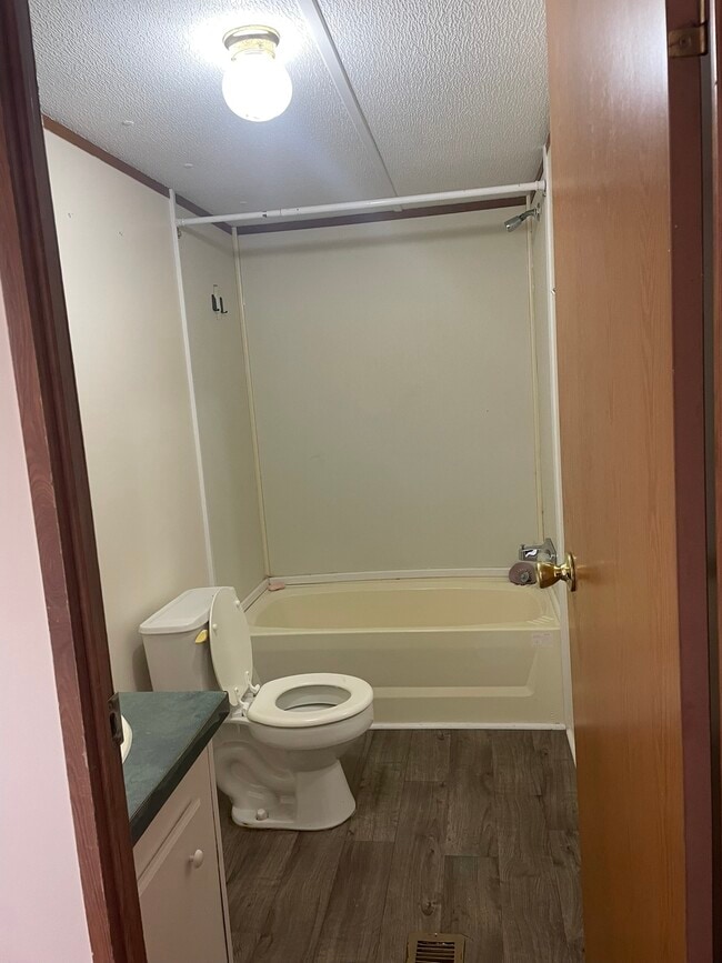 Building Photo - LJE #22