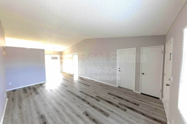 Foto del edificio - 10713 West Campbell Ave