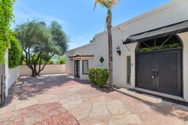 Foto del edificio - 8712 N 68th St