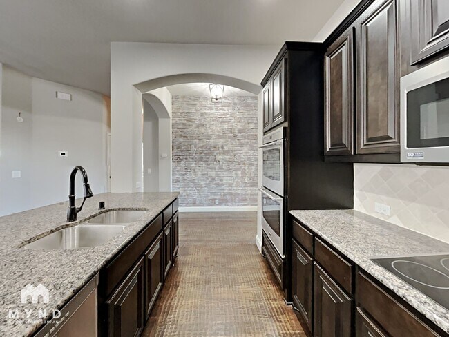 Foto del edificio - 4424 Oak Bluff Dr