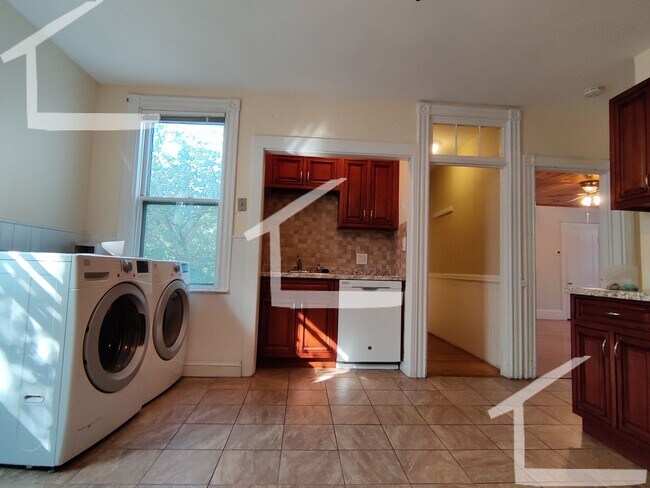 Building Photo - HOT BROOKLINE LISTING!!!!!