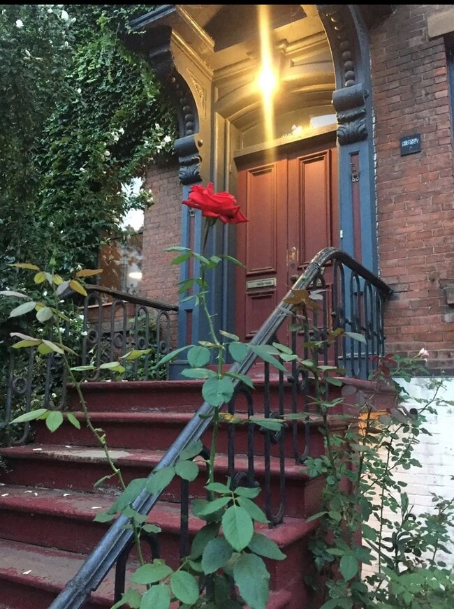 Photo - 17 Court St Apartment