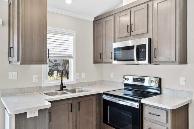 Building Photo - 7250 FL-44