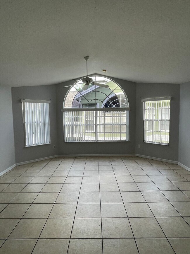 Building Photo - Charming 3-Bedroom, 2-Bath Condo in the Gated Villas at Island Club!