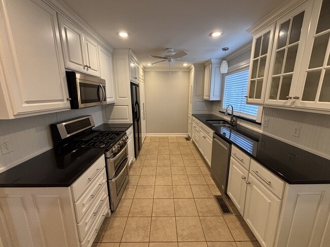Foto del edificio - Updated 3 bedroom 1 bathroom Home in Kingw...