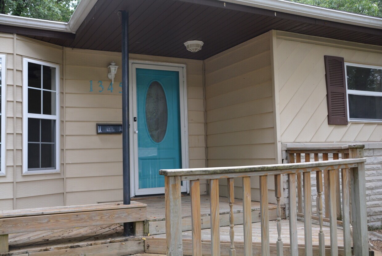 Primary Photo - Rent this beautiful 3 Bedroom 2 Baths loca...