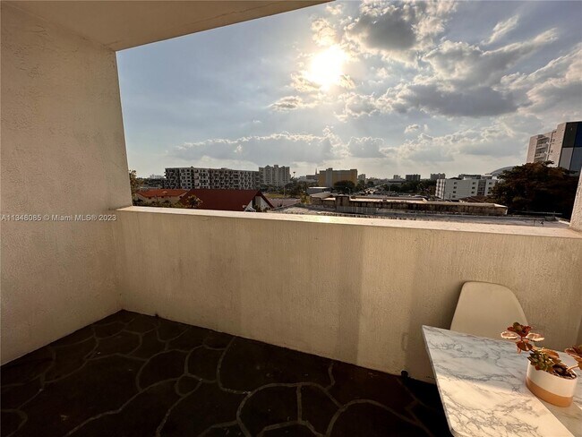 Foto del edificio - 36 NW 6th Ave