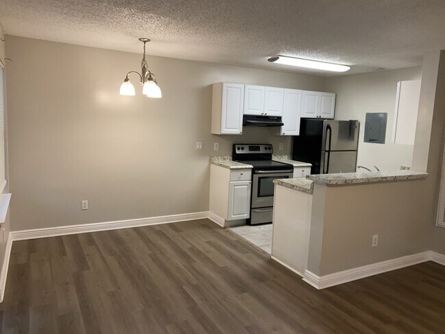 Foto del edificio - 2584 Grassy Point Dr