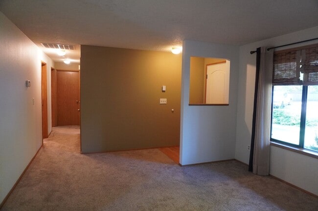 Building Photo - 4631 NW Lincoln Ave