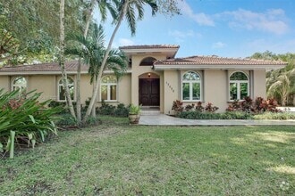 Building Photo - 13550 SW 82nd Ave