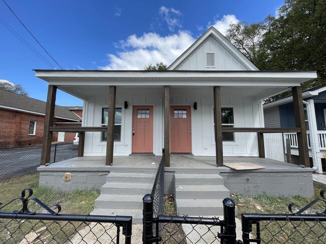 Building Photo - 1131 Garfield St
