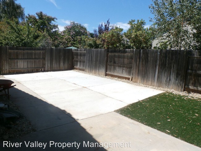 Building Photo - 4322 Hedge Ave