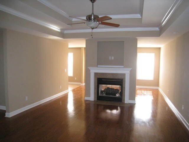 Foto del edificio - Large fenced back yard with patio