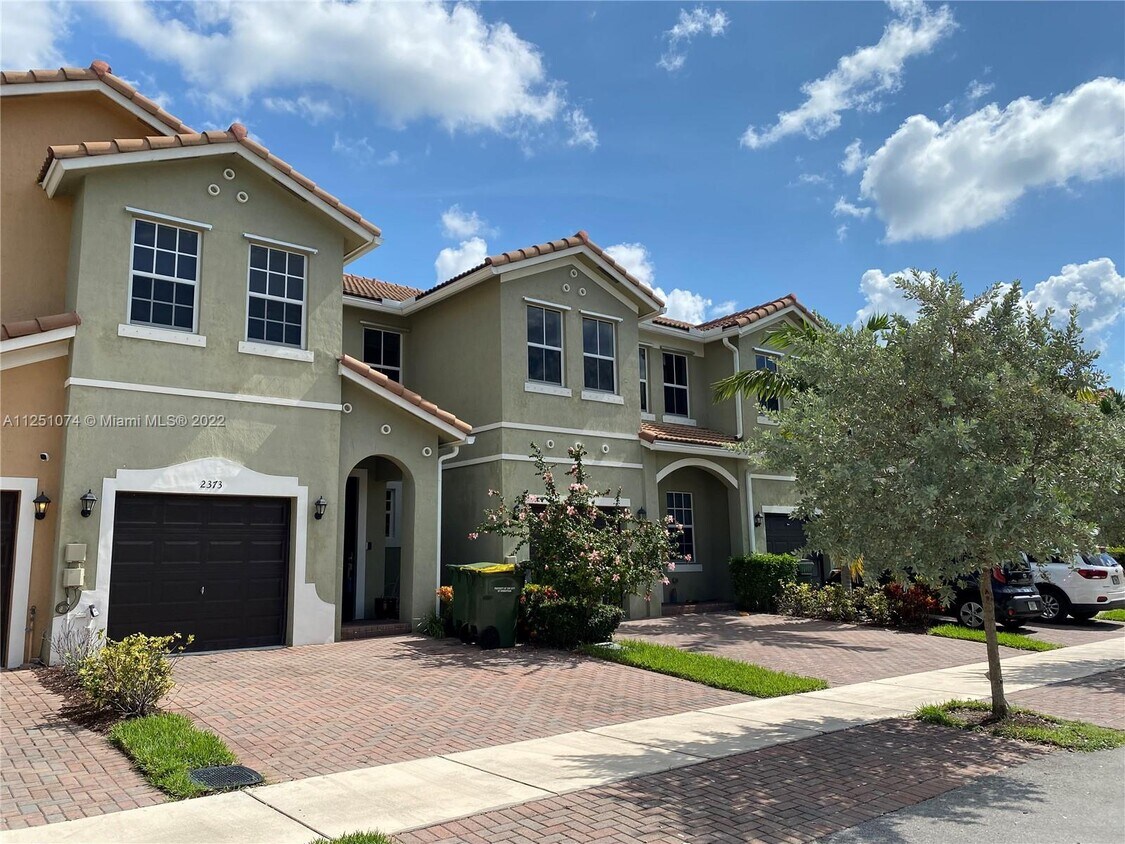 2373 SE 14 St, Homestead, FL 33035 Townhouse for Rent in Homestead