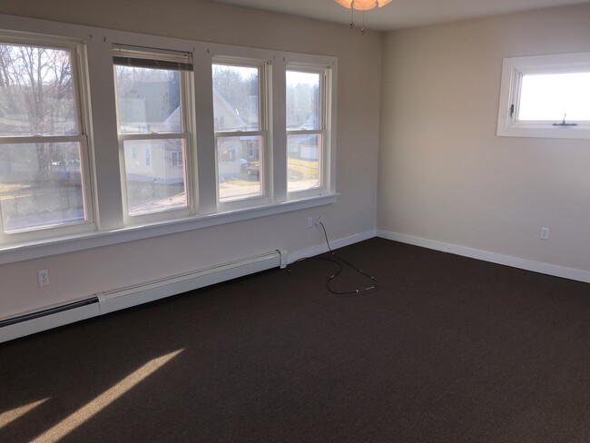 Building Photo - 155 Knight St