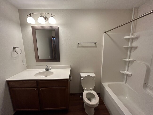 Building Photo - Stadium Commons Lower Unit