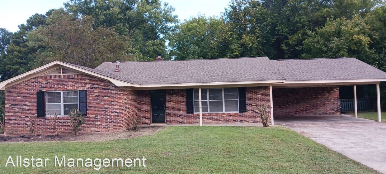 3 br, 2 bath House 1008 Tyler Drive House Rental in Tupelo, MS