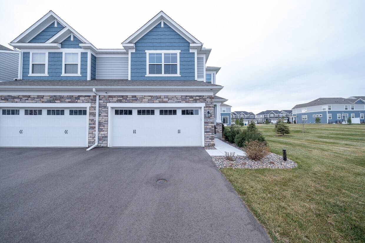 18371 Glastonbury, Lakeville, MN 55044 Townhome Rentals in Lakeville