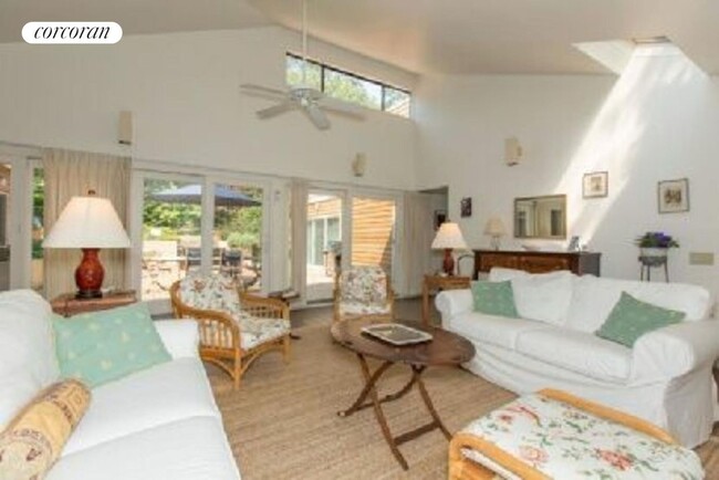Foto del edificio - 497 Springs Fireplace Rd