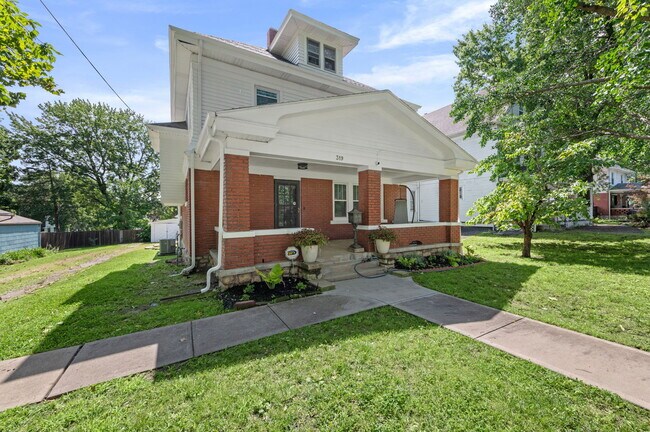 Foto del edificio - 319 N Delaware St