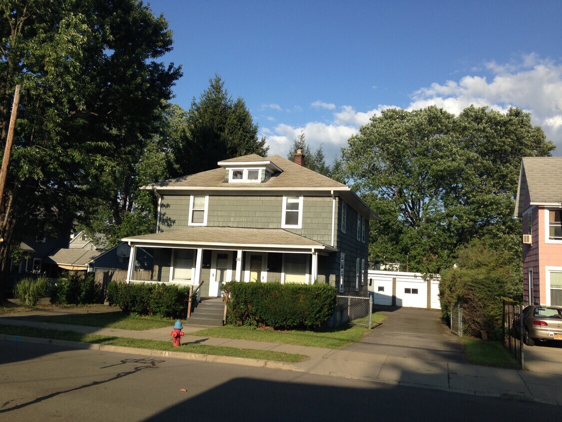 TWIN SIDE BY SIDE - 136 West End Ave