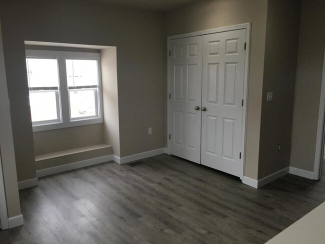Foto del edificio - 1054 N. George St., 2nd Floor
