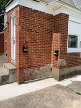 Building Photo - 504 Beethoven St