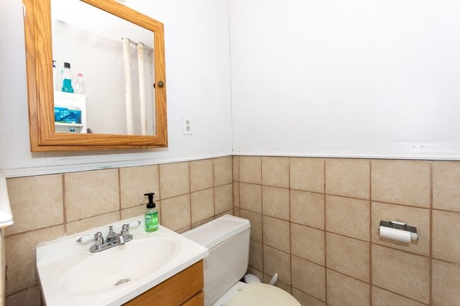 Foto del edificio - Amazing deal on a great BU three bed at Packards Corner