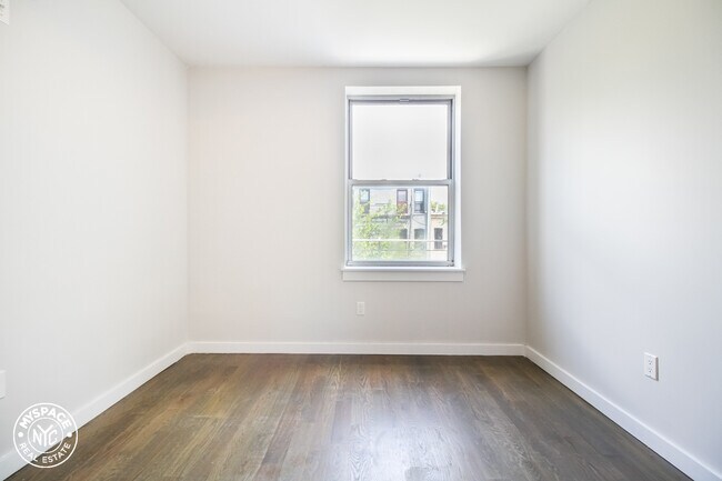 Foto del edificio - 276 Jefferson St