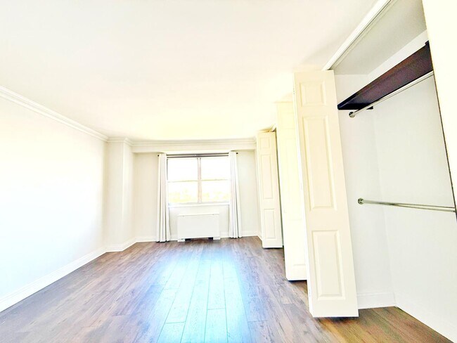 Foto del edificio - 6600 Boulevard E