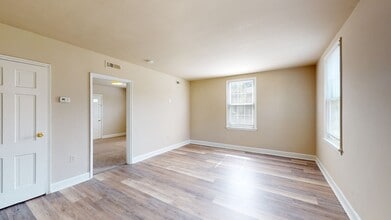 Interior Photo - Presidential Greens