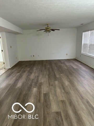 Foto del edificio - 9677 Fireside Ln