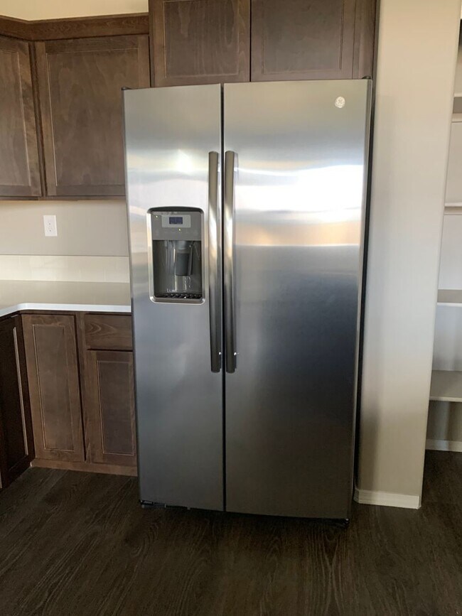 Foto del edificio - 3 bedroom Home in Hayden North!