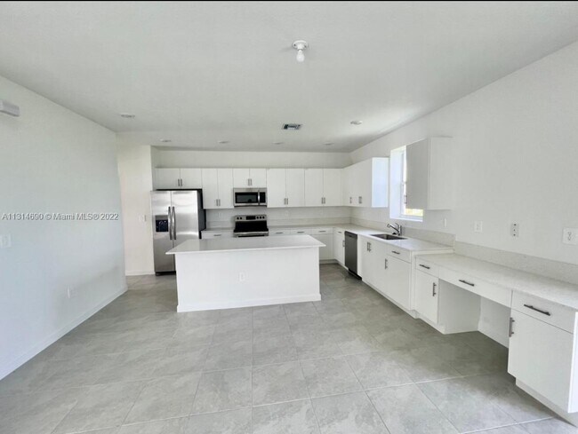 Building Photo - 21259 SW 127th   Miami Fl 33177