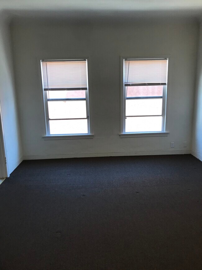 BUENA LUZ - 4156 Rosewood Ave