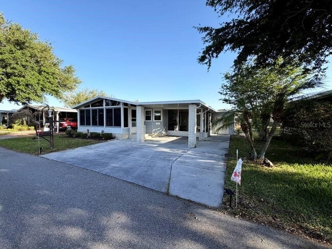 Building Photo - 161 Greenview Dr