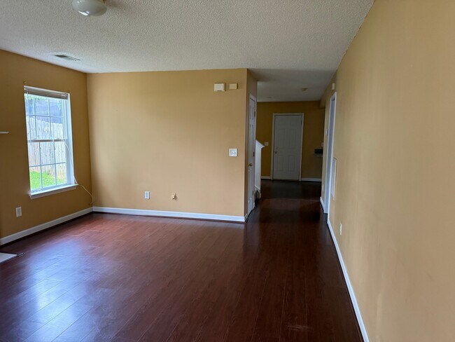Foto del edificio - 3327 Buckvalley Dr