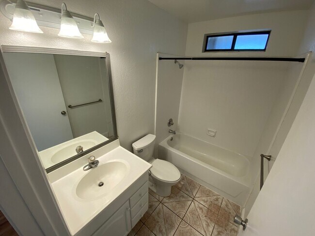 Foto del edificio - 705-709 E St