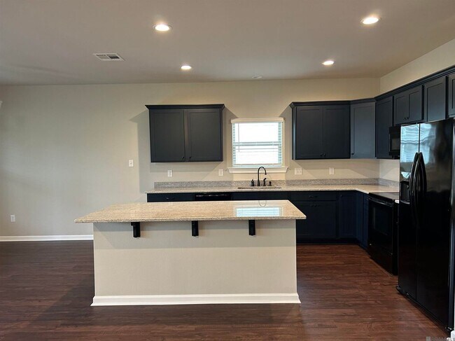 Foto del edificio - 24280 Cliftmere Ave