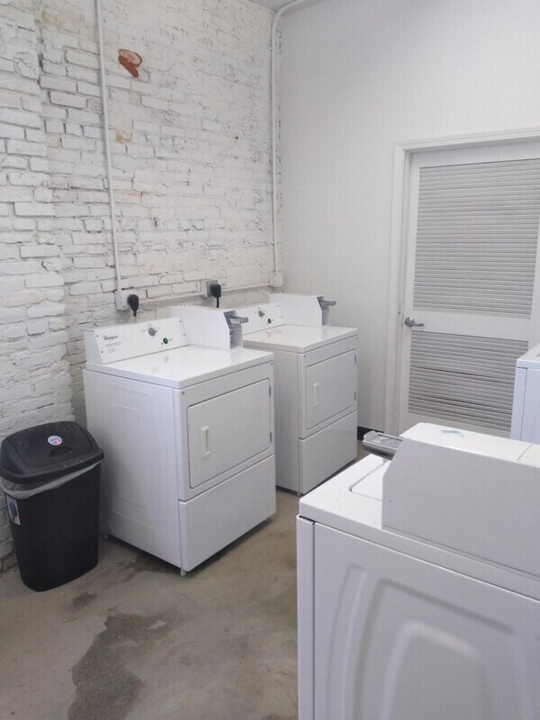 Foto del edificio - 427 N Brady St