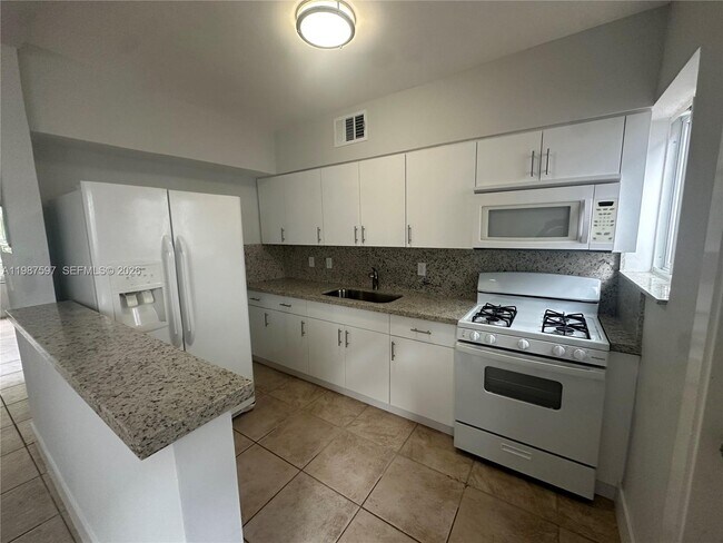 Foto del edificio - 8125 Hawthorne Ave