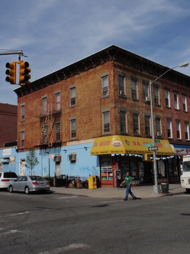 Primary Photo - 240 Wilson Ave