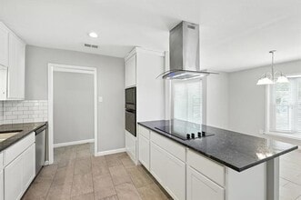 Building Photo - 1318 Drexel Dr